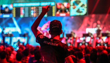 瑞士轮赛制再现“奥斯卡之夜”：故意输掉比赛引发赛事公平性与竞技体育精神争议