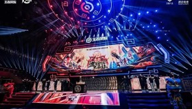 热搜体质：“#长生巅峰赛第一#”话题登顶微博热搜。